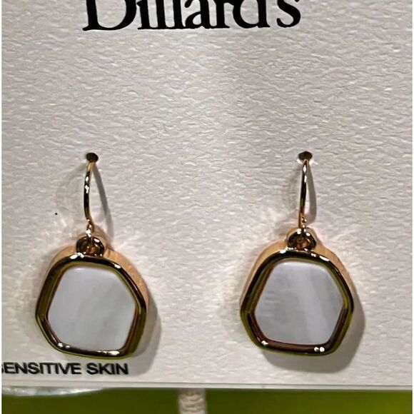 NWT Dillard’s Sensitive Skin Gold & White Fishhook Earrings #JW7 - Picture 2 of 2